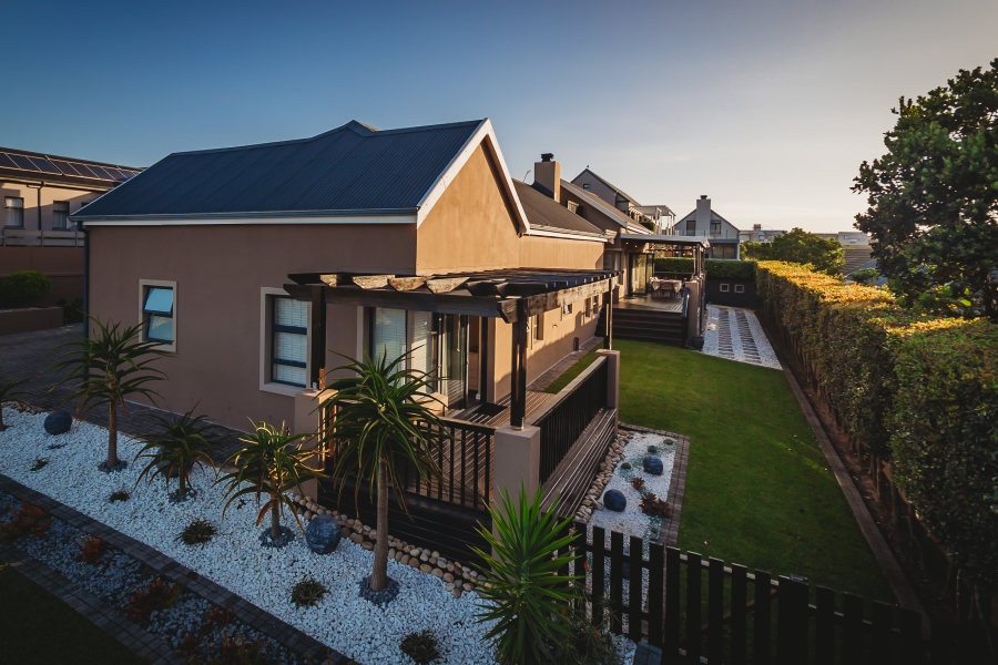 4 Bedroom Property for Sale in Kraaibosch Manor Western Cape